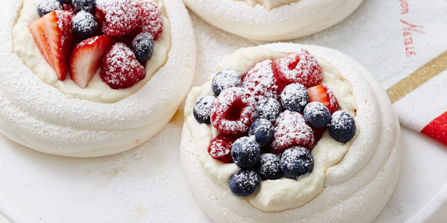 Vegan Meringue with mix berries
